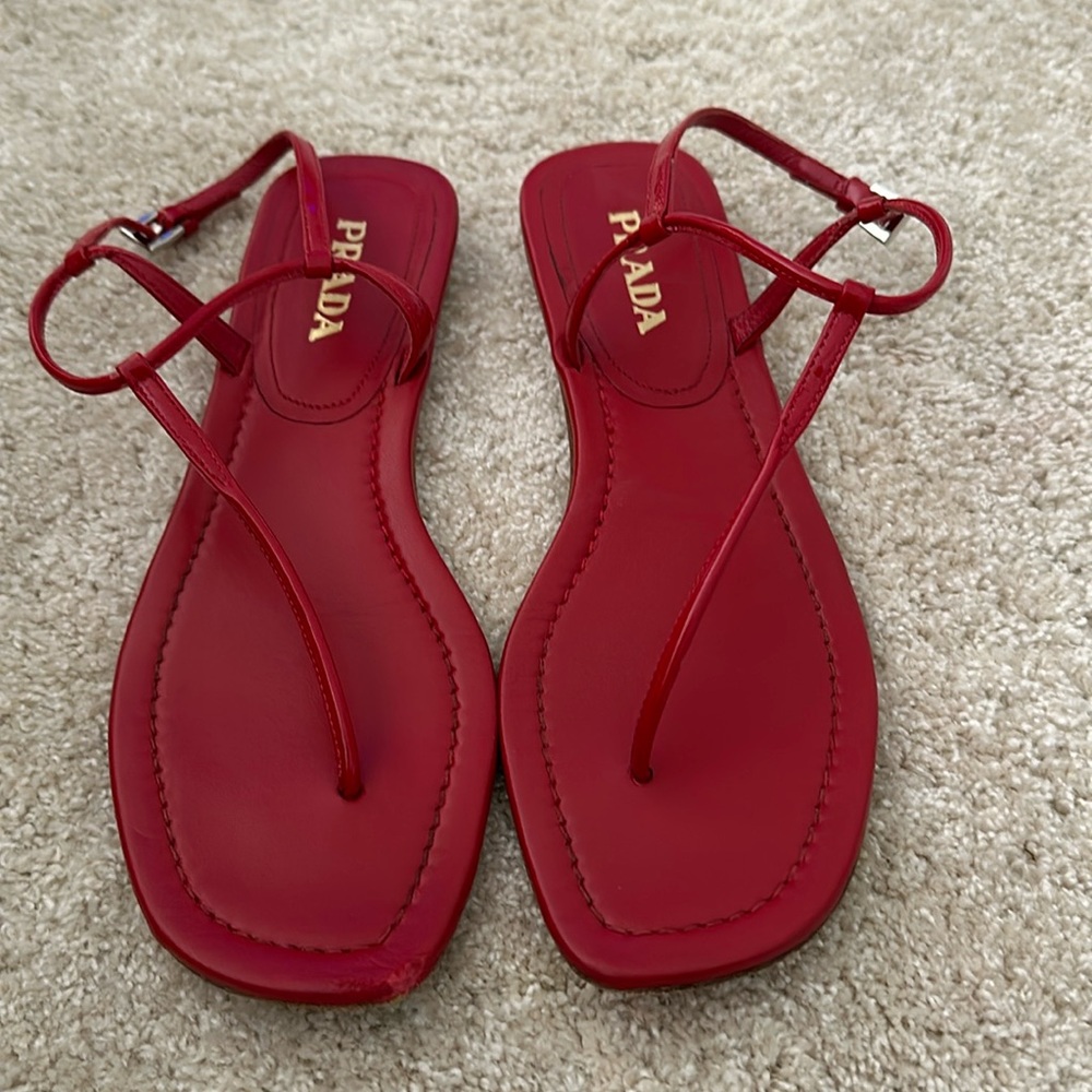 Prada Sandal. Size 38. Red leather